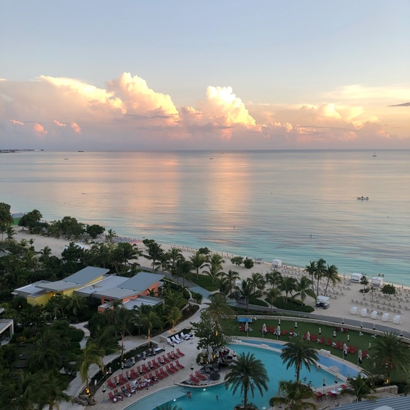 Meet Your Posher, Emma! 🔅 - Picture 8 of 9